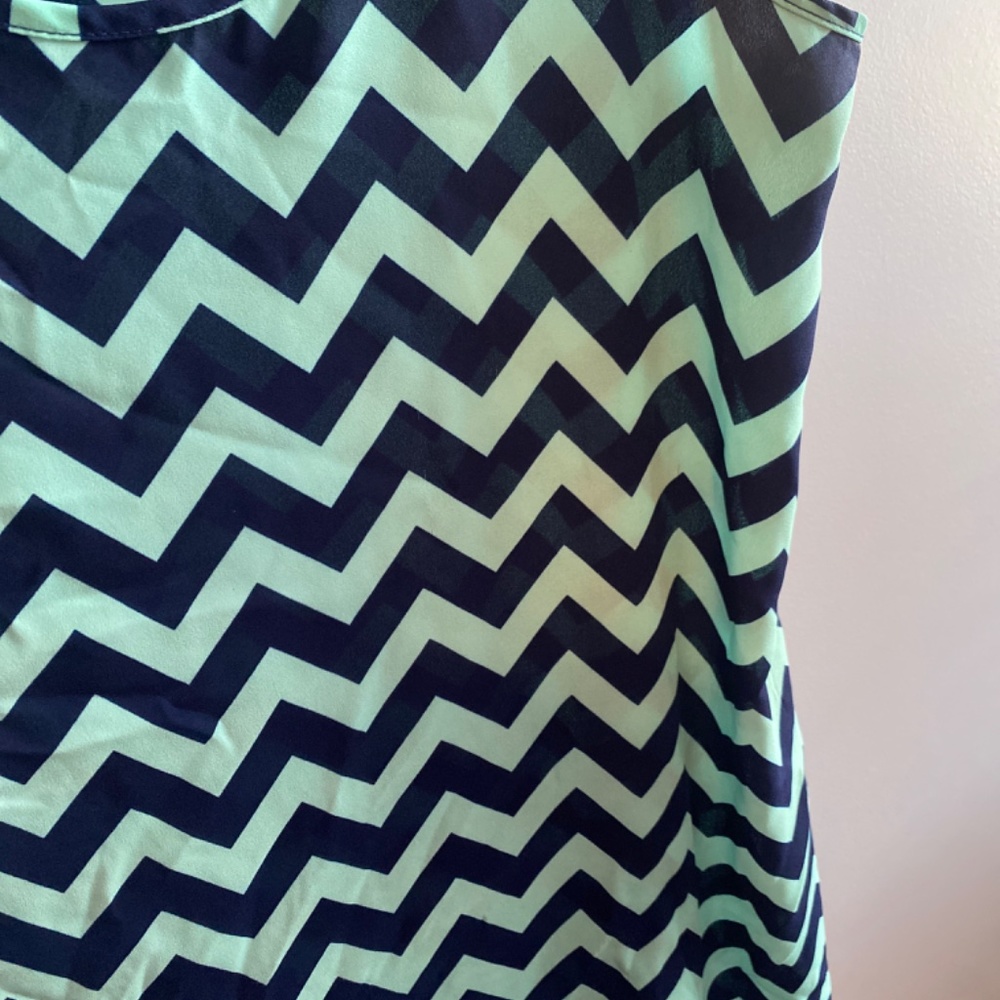 Chevron Patterned Long Top - Picture 4 of 4